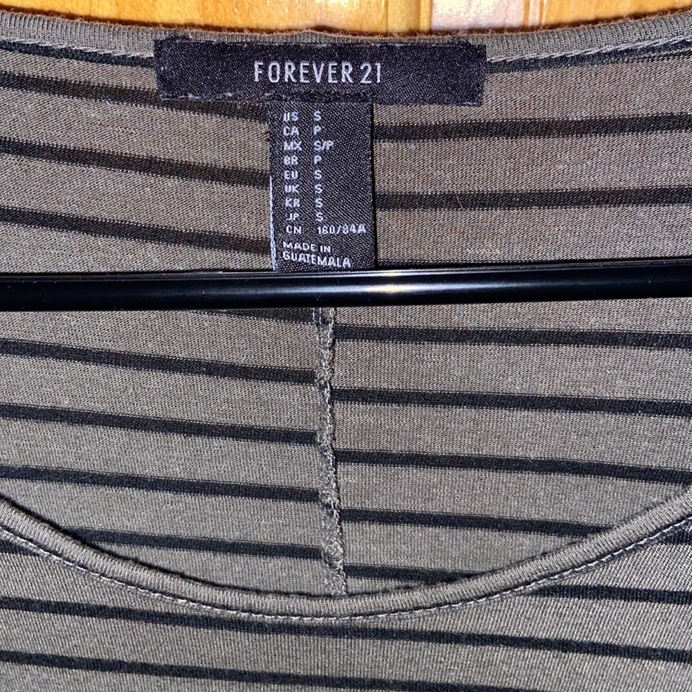 Simple tee - Picture 2 of 2